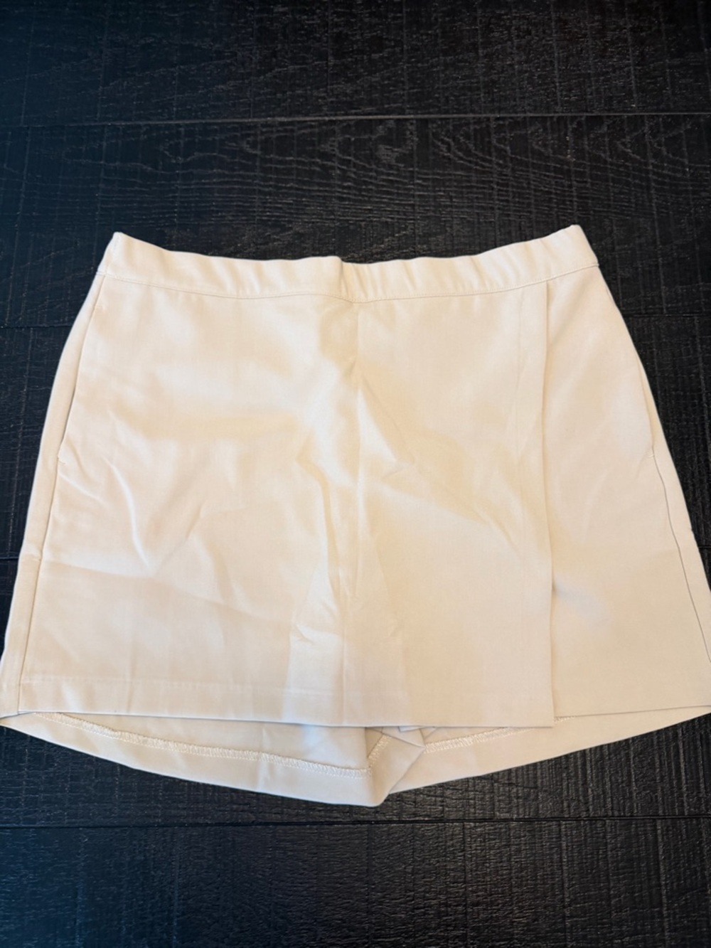 Ellen Tracy Cream Pull-On Skort